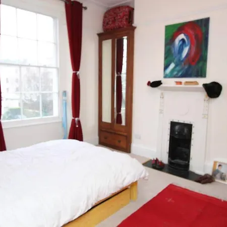 Stunning Arty Apartment In The Heart Of Clifton Bristol Exterior photo