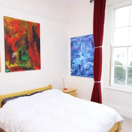 Stunning Arty Apartment In The Heart Of Clifton Bristol Exterior photo