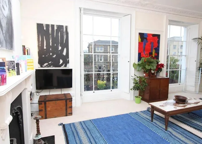 Stunning Arty Apartment In The Heart Of Clifton